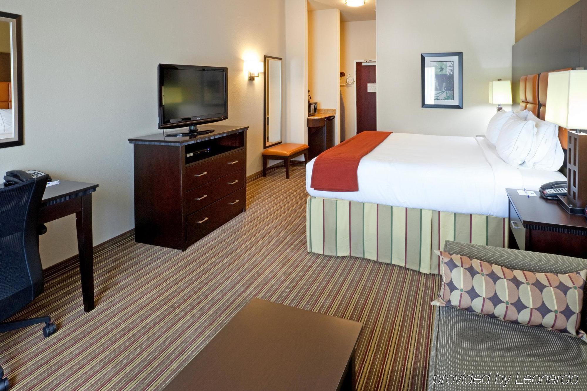 Holiday Inn Express Hotel & Suites Dallas West, An Ihg Hotel Room photo